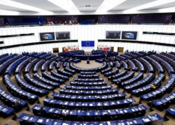 Parlamenti Evropian kërkon ndaljen e negociatave për pranim të Serbisë në BE