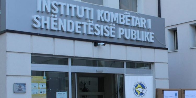 IKSHPK apel qytetarëve: Bartni maskat, COVID-i po shënon rritje të Kosovë