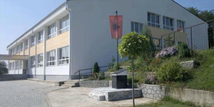 Sherr në shkollën fillore në Kçiq të Madh, arsimtarja e denoncon drejtoreshën për ngacmim