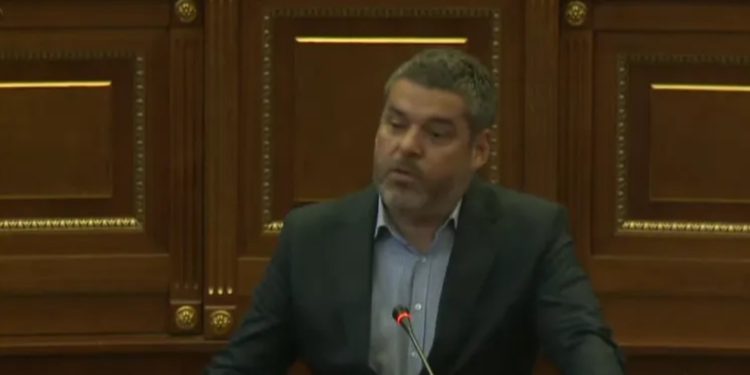 Kastrati: Tensionimi i marrëdhënieve mes Kosovës e SHBA-së nga Kurti është tradhti kombëtare