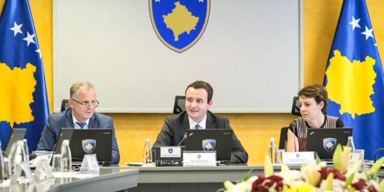 Qeveria mban mbledhje, miratohen dy vendime