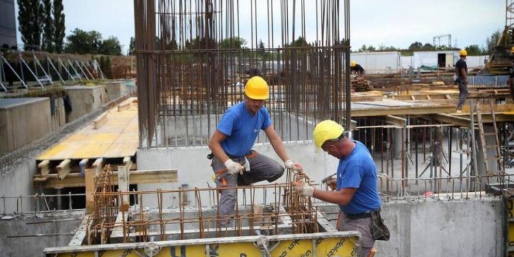 Bizneset përballen me mungesë të punëtorëve, angazhojnë nga Nepali, Turqia e Bangladeshi