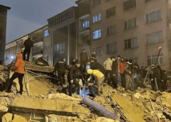 Mbi 100 të vdekur, çfarë ka lënë pas tërmeti i fuqishëm që goditi Turqinë (FOTO)