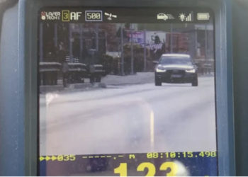 Voziti 123 km/h në zonën 80 km/h pa patentë shofer, dënohet kundërvajtësi në Mitrovicë