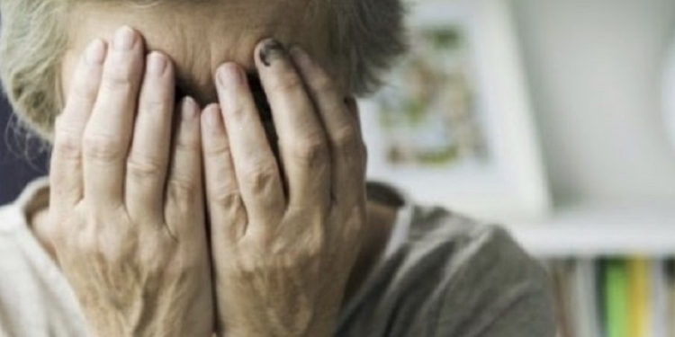 22-vjeçarja në Mitrovicë e bën për spital nënën e saj, ajo e denoncon në Polici