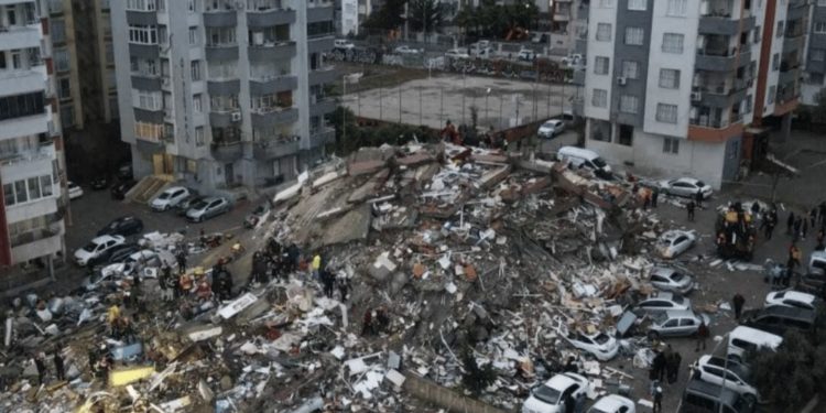 Ka shkuar në 3000 numri i personave që kanë humbur jetën në Turqi dhe Siri si pasojë e tërmetit. Prej tyre, 1762 viktima janë raportuar në Turqi.