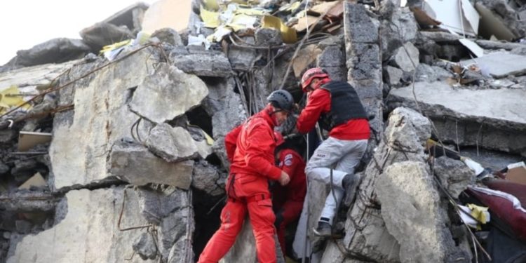 Tërmeti në Turqi, gjenden nën rrënoja trupat e familjes shqiptare