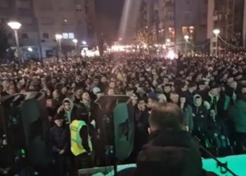 Mijëra qytetarë presin Trepçën në Mitrovicë pas fitimit të Kupës