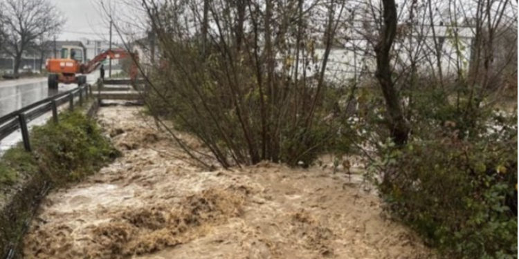 Vërshimet në veri: S’ka kryetar, bllokohen 300 mijë euro