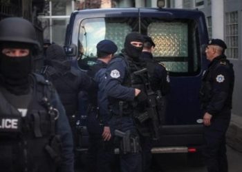 Policia në Mitrovicë në aksion, arreston disa persona të kërkuar me urdhëresa të Gjykatës