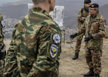 Komandanti i KFOR’it vizitoi ushtarët në Zveçan