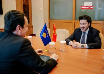 Abazoviq takohet me Kurtin, ofron mbështetje për zgjidhje të përhershme në rajon