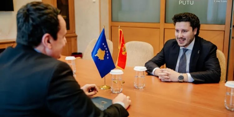 Abazoviq takohet me Kurtin, ofron mbështetje për zgjidhje të përhershme në rajon