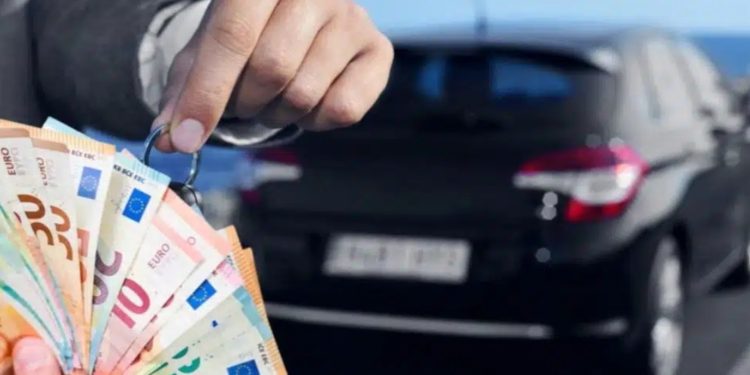 Mashtrohet vushtrriasi, mërgimtari ia merr 2500 euro por s’ia jep veturën – kërkon ndihmë nga Policia