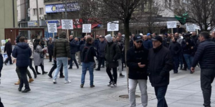 Kryesindikalisti i KEK-ut: Nëse nuk ngriten pagat, do ta lëmë Kosovën në terr