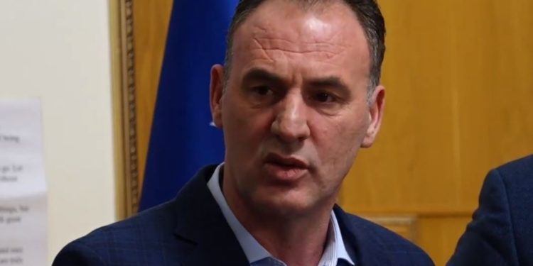 Limaj me akuza për Kurtin: Ka qenë gjithmonë në anën e kundërt të historisë