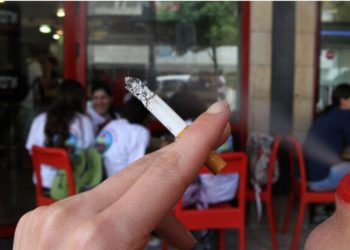 Kaq dënohesh nëse kapesh duke pirë duhan në ambientet e mbyllura