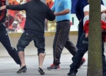 Mitrovicë: Kërcet grushti mes shoferëve në trafik, 24-vjeçari përfundon në ndalim policor