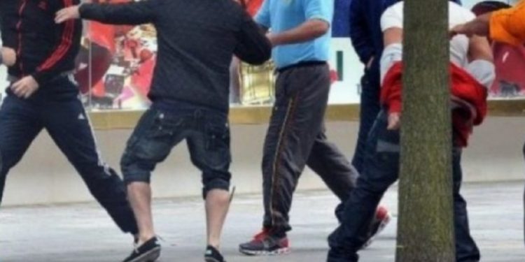 Mitrovicë: Kërcet grushti mes shoferëve në trafik, 24-vjeçari përfundon në ndalim policor