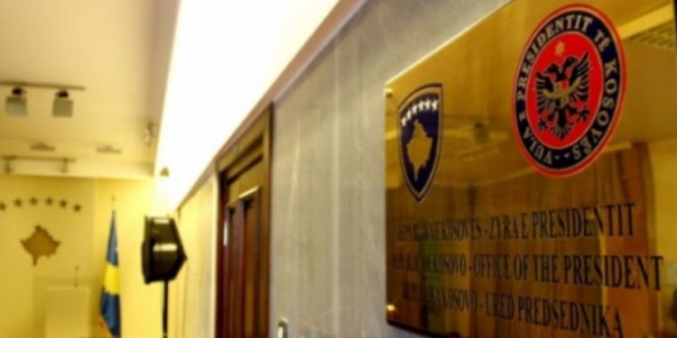 Djegia e veturave në Veri, Presidenca: Serbia po përpiqet të krijojë klimë frike para zgjedhjeve të 23 prillit