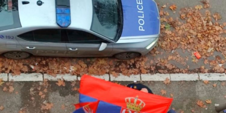 Ndërkombëtarët dënojnë djegien e veturave në Veri: Akt kriminal, përgjegjësit të sjellen para drejtësisë