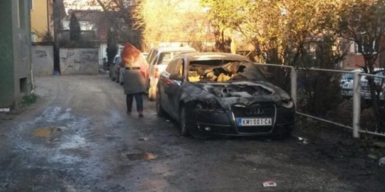 Policia deklarohet për djegien e tri vetura të tjera në Veri, kërkon ndihmë nga qytetarët për gjetjen e autorëve