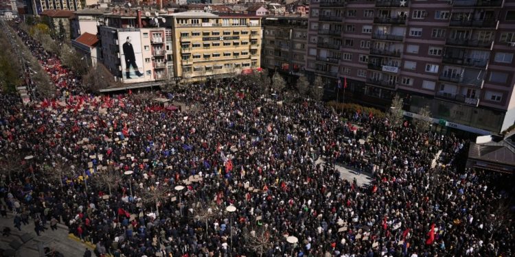 Marsh madhështor për të kërkuar drejtësi, UÇK e çon në këmbë krejt Kosovën