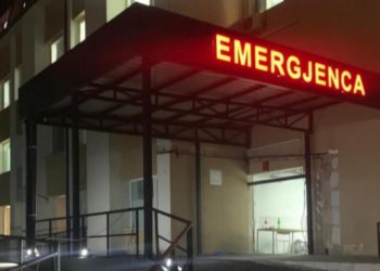E rëndë në Mitrovicë: Vajza 24-vjeçare tenton t’i jap fund jetës, dërgohet me urgjencë në spital
