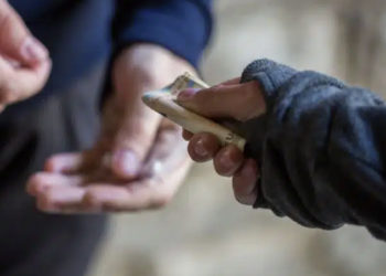 Policia gjen drogë në banesën e të riut në Mitrovicë, 22-vjeçari dërgohet në mbajtje