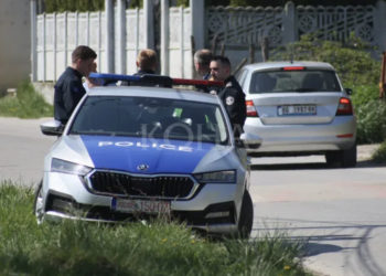 Policia për plagosjen e dy personave në veri: U gjetën 31 gëzhoja të armës