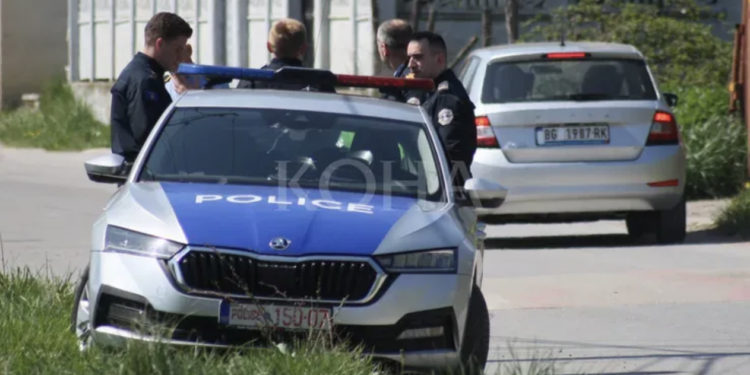 Policia për plagosjen e dy personave në veri: U gjetën 31 gëzhoja të armës