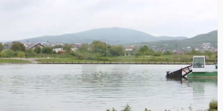Cila është e vërteta e anijes për pastrimin e liqenit akumulues në Mitrovicë