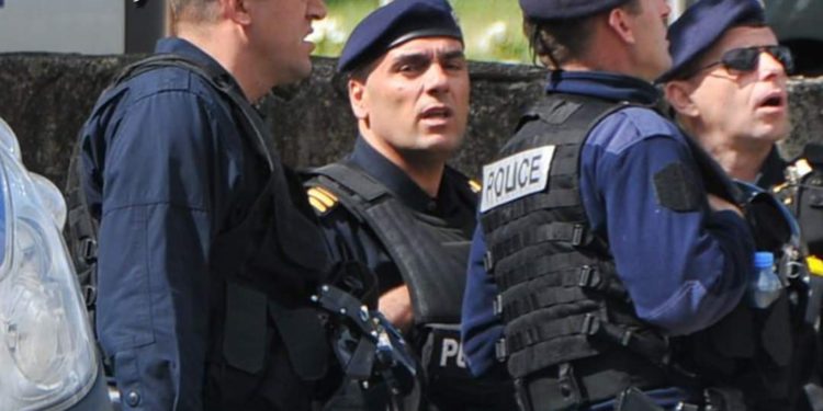 Një aksion i Policisë së Kosovës, ka rezultuar me arrestimin e 5 personave të dyshuar për shtytje në kryerjen e veprës terroriste