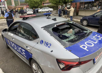 Pesë policë të lënduar pas trazirave në Zveçan