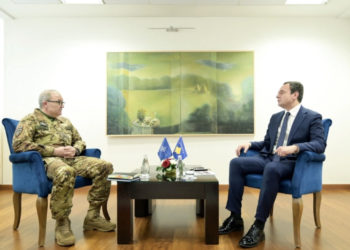 Kurti – komandantit të KFOR-it: Objektet e komunës janë pronë e Republikës