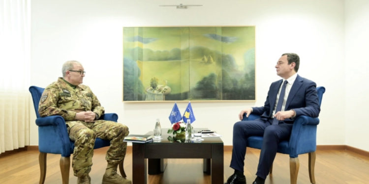 Kurti – komandantit të KFOR-it: Objektet e komunës janë pronë e Republikës