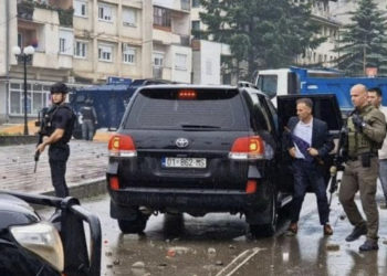 Kryetari i Leposaviqit: Të hënën dalë në zyrë, s’mund të na ndalojë dikush që gjuan gurë