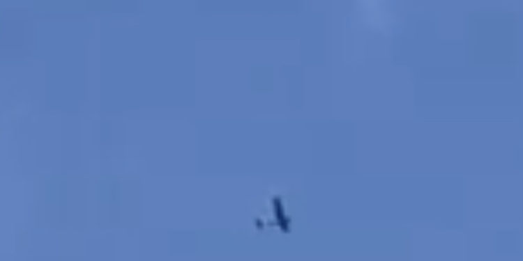 Droni në formë aeroplani fluturon mbi Leposaviq (Pamje)