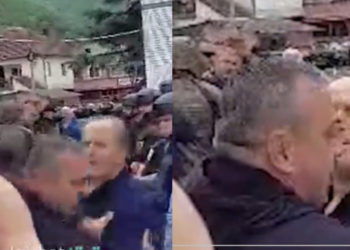 Rrahen mes vete serbët në Zubin Potok, njëri e godet fort me shuplakë tjetrin