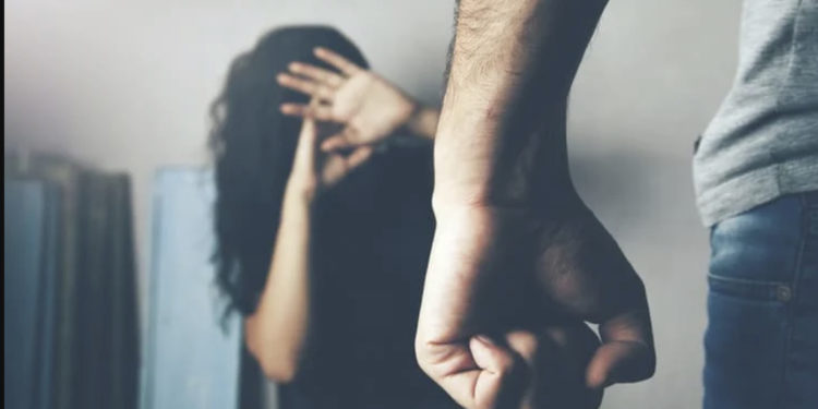 I riu në Mitrovicë rrah 21-vjeçaren me të cilën bashkëjeton pasi nuk ia plotësoi disa kërkesa, dërgohet në mbajtje