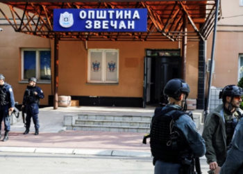 SHBA-ja: Kryetarët në veri t’i kryejnë detyrat jashtë objekteve komunale, të tërhiqet Policia