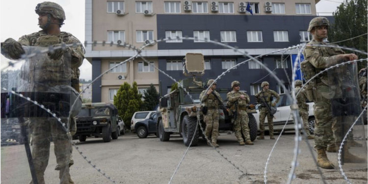 “Guardian”: Britanikët të shqetësuar me kërcënimet e SHBA-së ndaj Kosovës