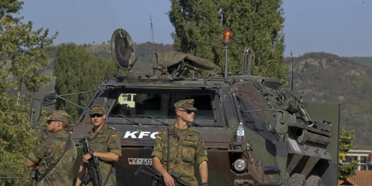 Komandanti i KFOR-it: Po të mos intervenonim në veri, tani do të vajtonim për të vdekurit