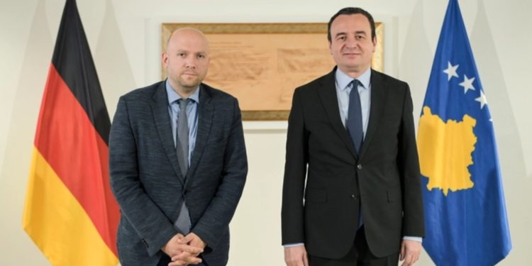 Kurti-Sarrazinit: Shkuarja e kryetarëve të komunave në zyre është normale