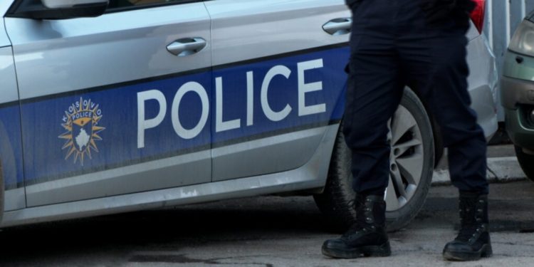 Sulmohet në një lokal 55-vjeçari në Veri, dërgohet në Emergjencë – intervenon edhe Policia
