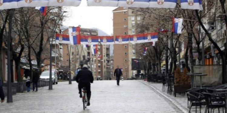 Sulmohen dy shqiptarë në Mitrovicën e veriut