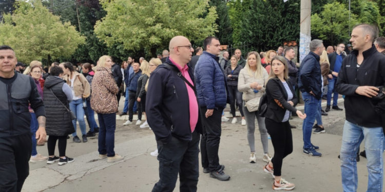 Protestuesit në Zveçan thonë se “duan të punojnë” në komunë