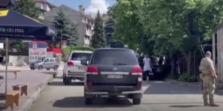 Ministri Krasniqi e viziton kryetarin e Leposaviqit