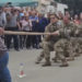 Pjesëtarët e KFOR-it ‘i masin’ forcat me serbët lokalë në Leposaviq (VIDEO)