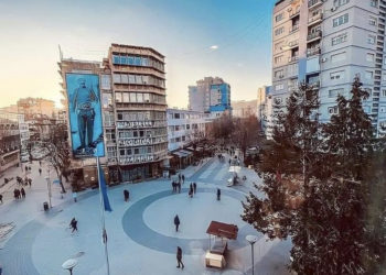 “Lulëzon” droga në Mitrovicë, i riu kapet me të midis sheshit